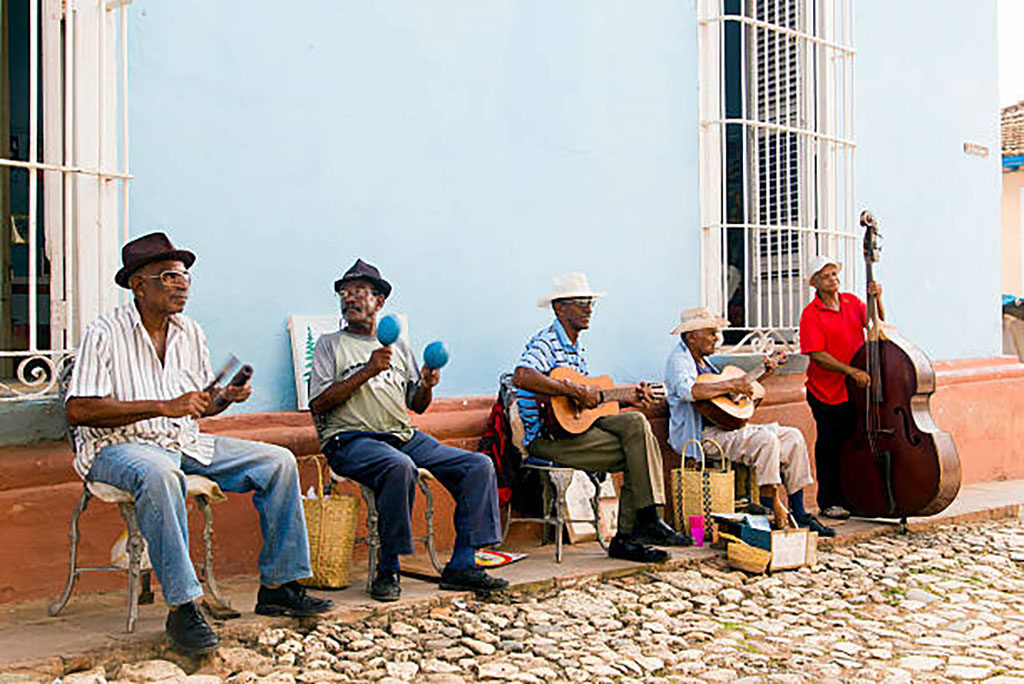 Куба в октябре. Кубинская группа. Группа Тринидад фото. Тринидад Куба. Кубинский Бонго народный инструмент-.