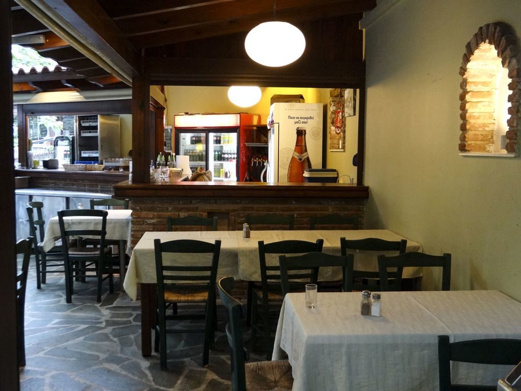 Kissos Tavern in Steni Dirfyos