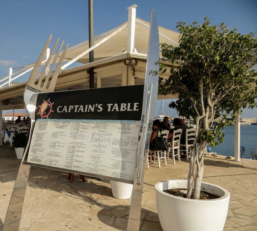Captain's Table, Zygi